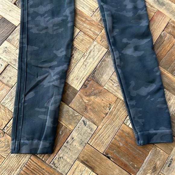 Spanx Look At Me Now Seamless Leggings Black Gray Camo - Picture 3 of 6